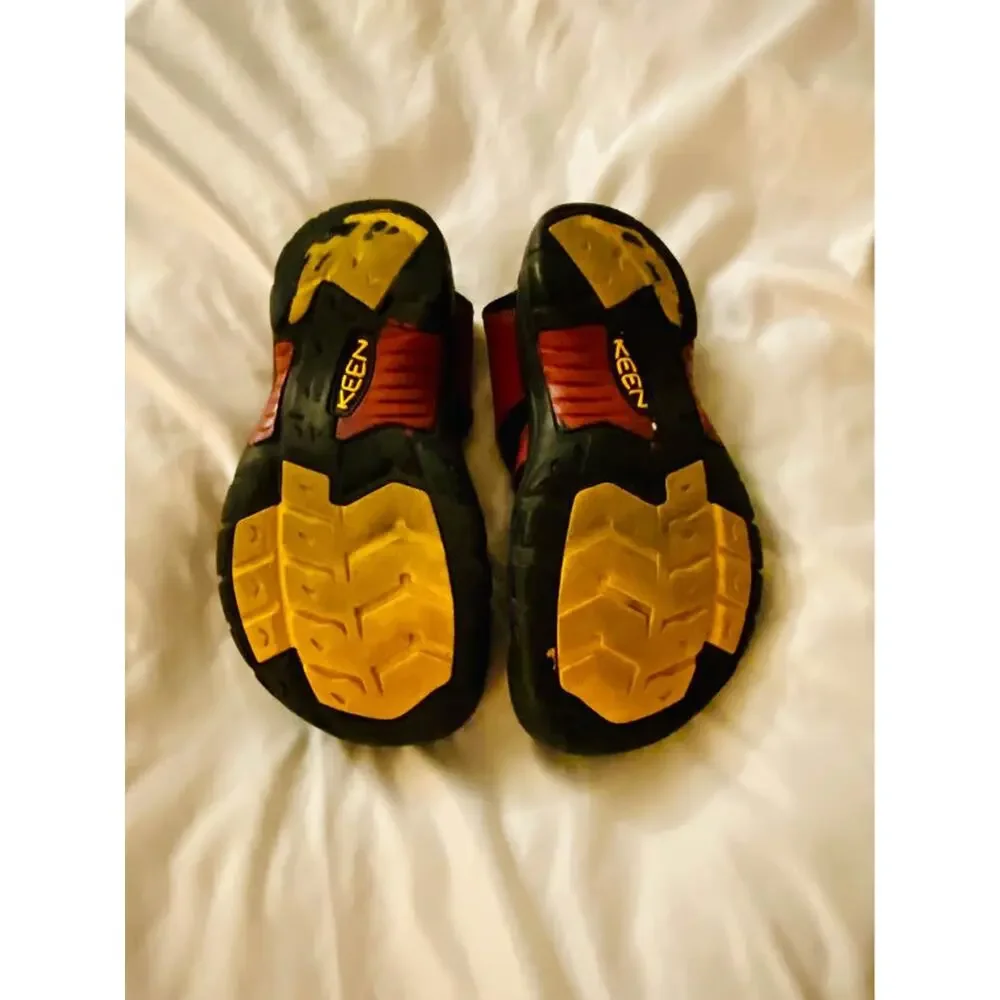 KEEN Newport H2 Red Black Sport Sandals Big Kids Size 5